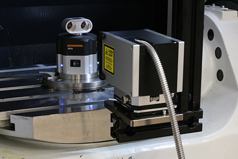 XR20 multi-axis calibrator with XM-60 performing test